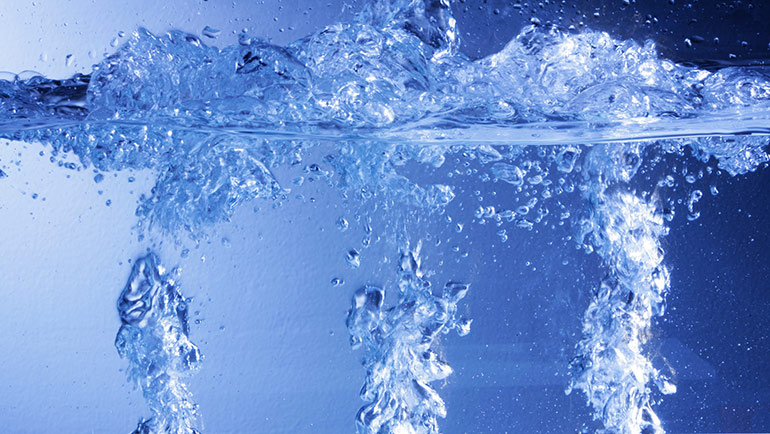 Heating seals with boiling water provides consistent, even heat without the risk of overheating, melting or burning.